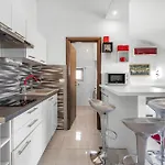 2 Bedroom Beautiful In Apartment *