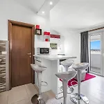 2 Bedroom Beautiful In Apartment *
