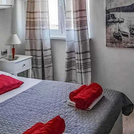 2 Bedroom Beautiful In Apartment *