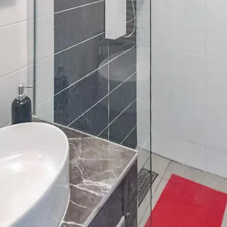 2 Bedroom Beautiful In Apartment Vodice