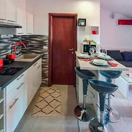 Apartment 2 Bedroom Beautiful In *