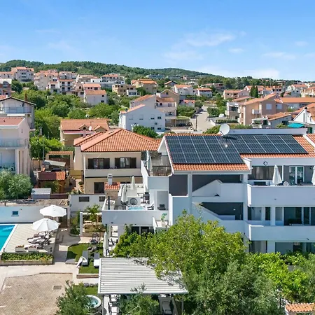 2 Bedroom Luxurious Apartment In Vodice Apartament