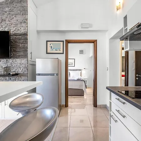 2 Bedroom Beautiful In Apartamento Vodice