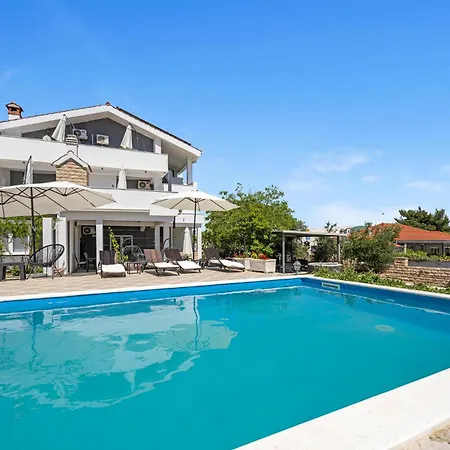 2 Bedroom Luxurious Apartment In Vodice Apartament