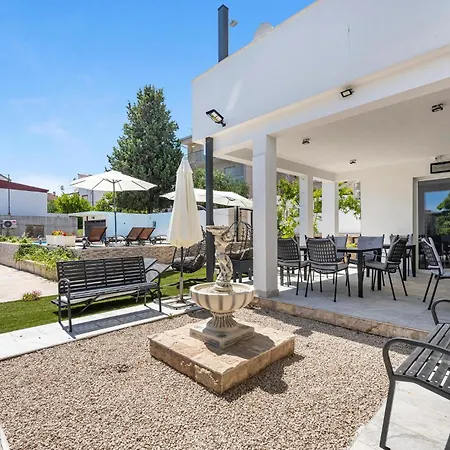 Apartamento 2 Bedroom Beautiful In *