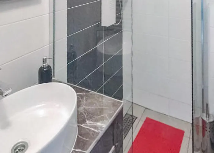 2 Bedroom Beautiful In Appartamento Vodice