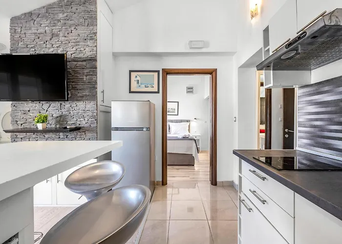 2 Bedroom Beautiful In דירה וודיצה