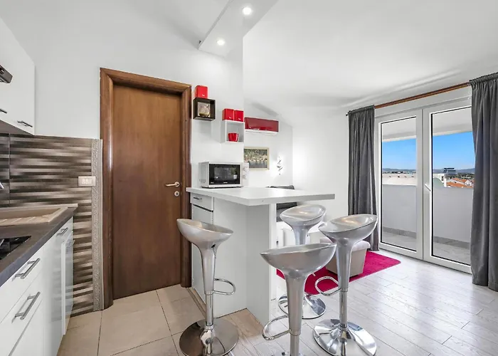 2 Bedroom Beautiful In Appartamento *