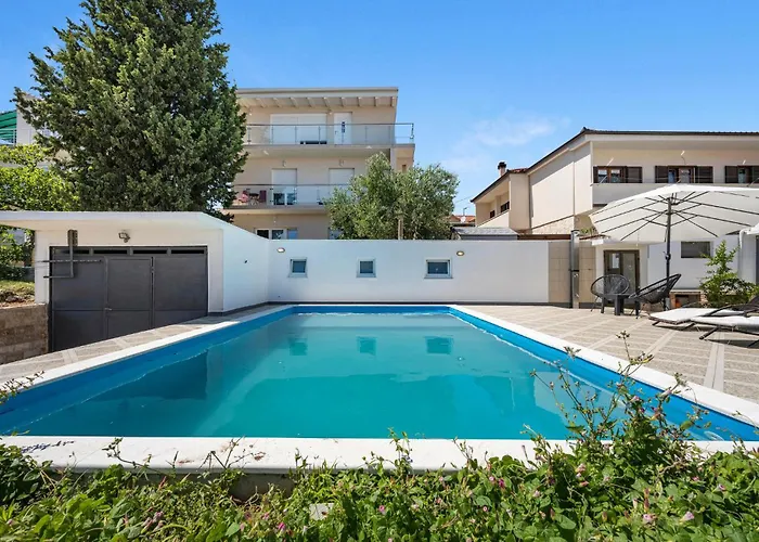 2 Bedroom Beautiful In *